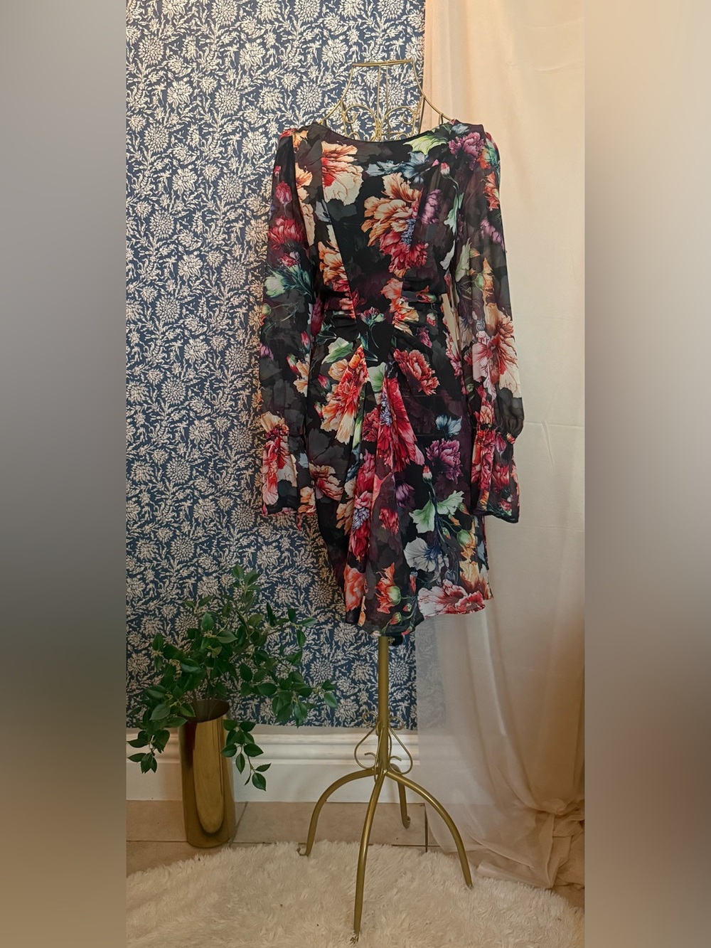 Siena Floral Ruched Dress Size 8 NWT
